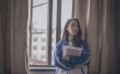 书桌下的快速顶撞